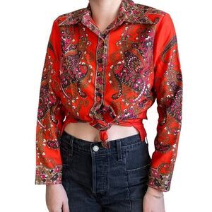 Vintage 1970s Womens Retro Orange Red Paisley Floral Pointed Collar Button Down